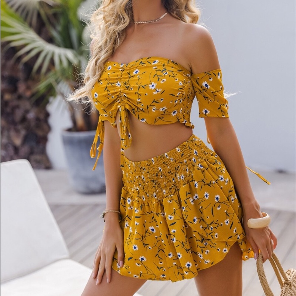 2-Piece Set - Picture 2 of 12